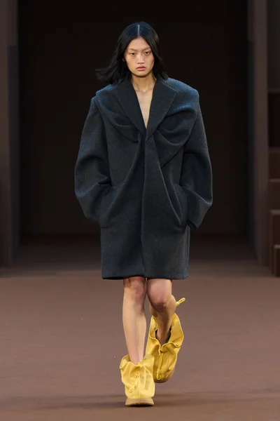 Look 27